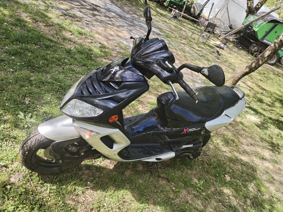 Vând scuter peugeot speed fight 2