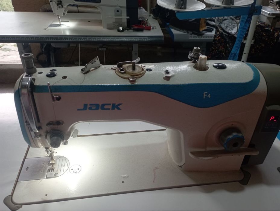 Jek F4 narmali sastiyana