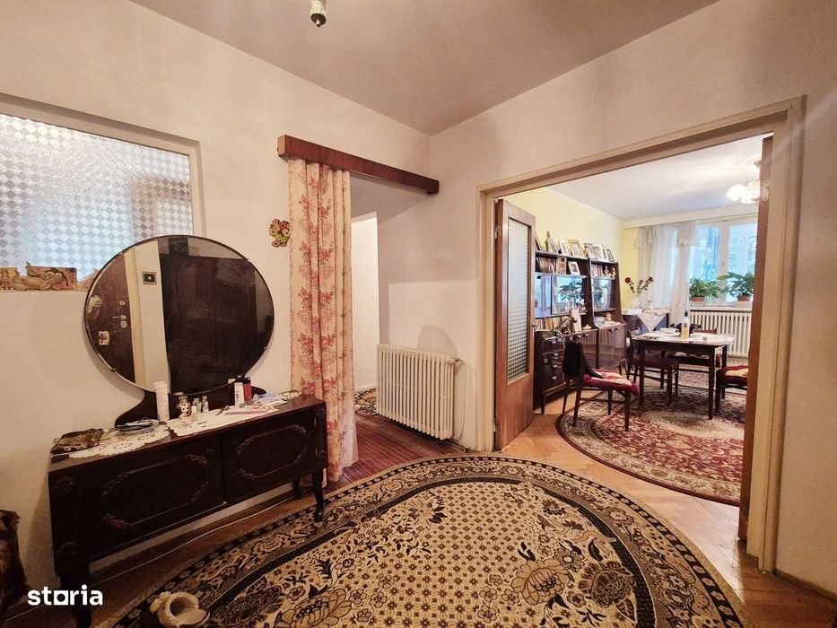 Apartament cu 3 camere, parter, 2 boxe, Bld. Traian, Piatra-Neamt