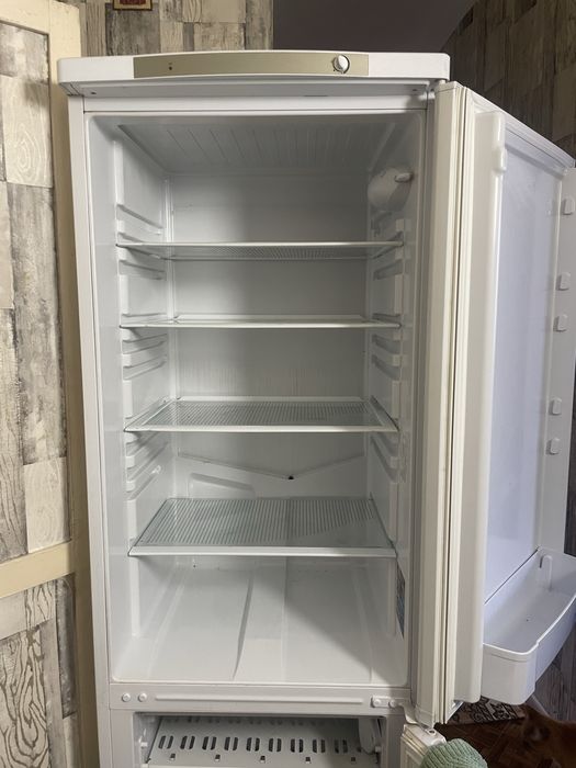 Холодильник индезид б/у большой