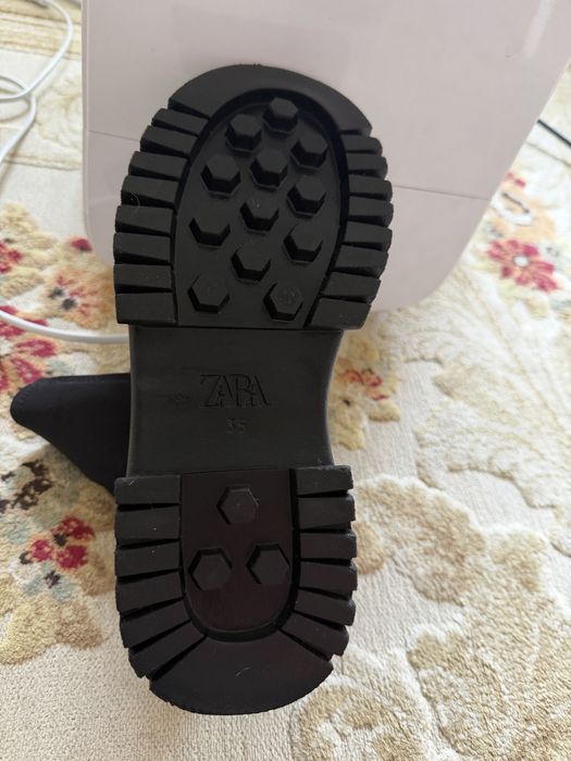 Продаются срочно ботинки Zara размер 35