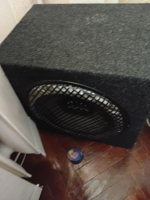 Boxe profesionale cu stație 150w.  O stație Subwoofer 150w  plus boxa
