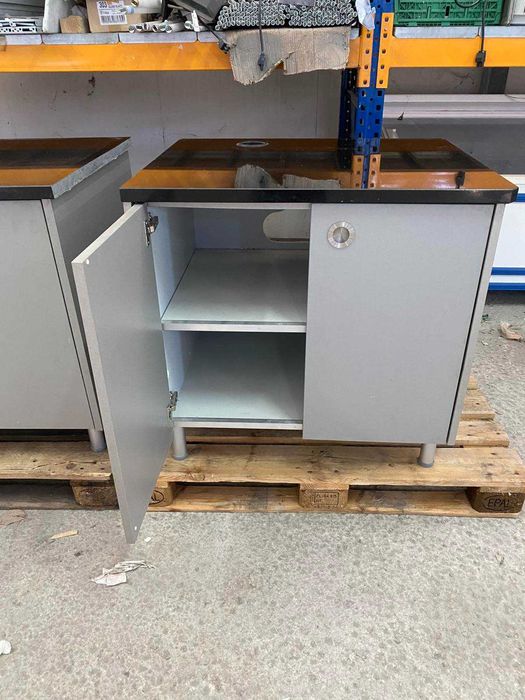 Шкаф с гранитен плот