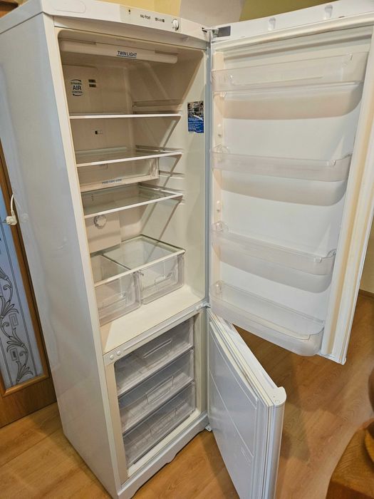 Продам холодильник Indesit