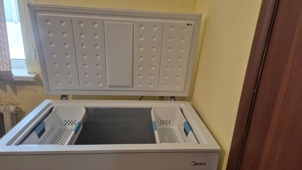 Продам мебель б/у , морозильник MIdea