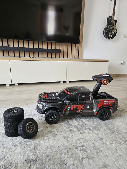 Mașina cu telecomandă. Ford reptor f 150