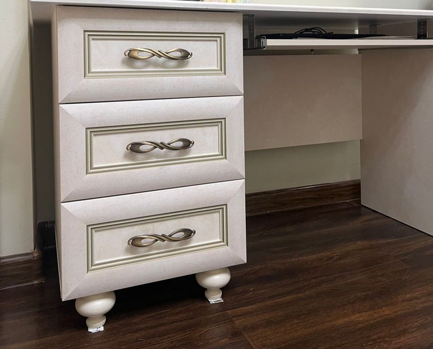 Стол компьютерный