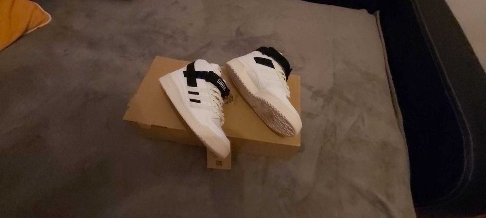 Adidași Parley ii vând pentru că nu mi se potrivesc