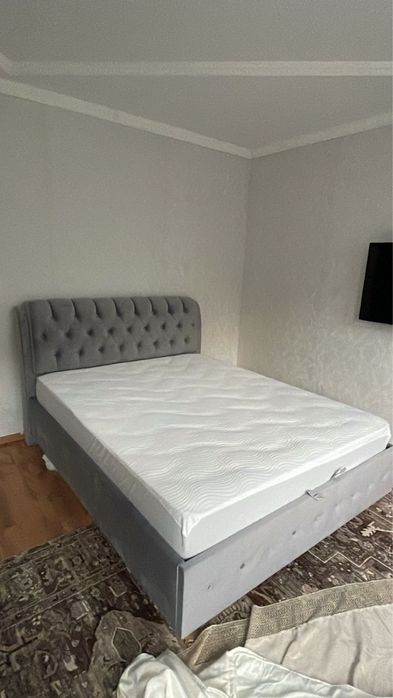 Двуспальная кровать