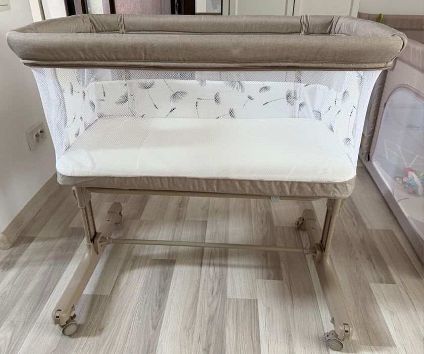 Pătuț Co-Sleeper Lionelo Aurora 3 în 1, Cappuccino, stare foarte bună