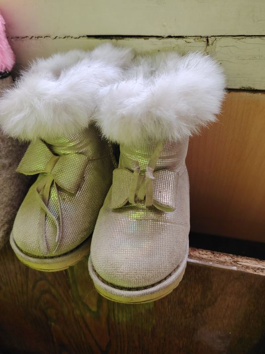 Продам детскую обувь