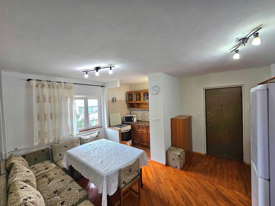 inchiriez apartament 3 camere - Lacul Tei