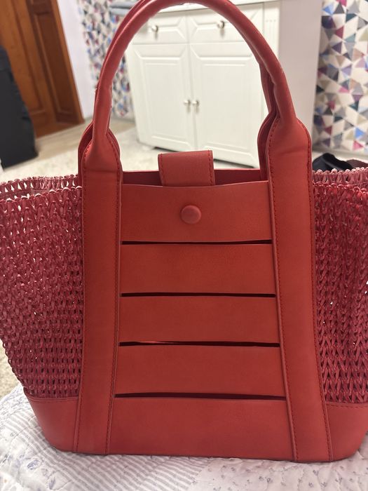 Продавам чанта с леки следи от употреба