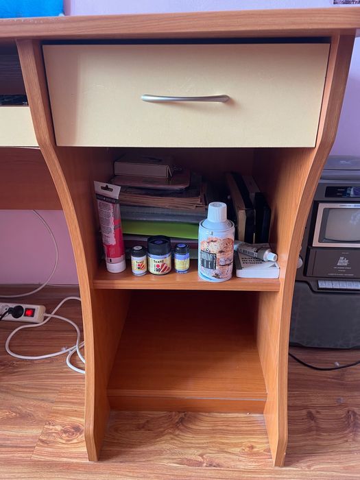 Масивно дървено Бюро, добре запазено