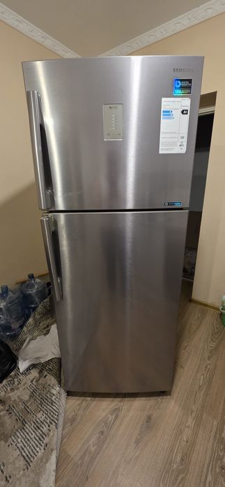 Продается холодильник Samsung