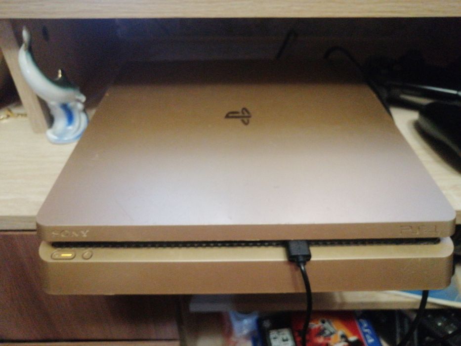 Продам недорого ps4slim 500гб gold