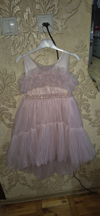 Продам платье на девочку 6-8 лет