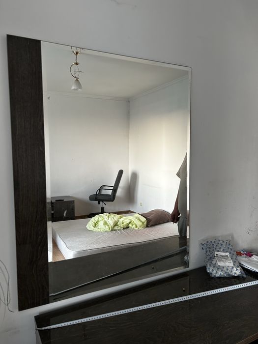 Зеркало настенное.