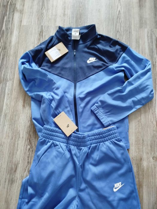 Анцунг на Nike- размер по етикет 147-158см