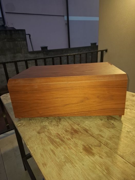 Vând noptieră cu un sertar