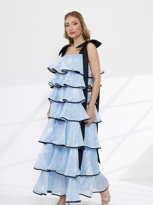 Дизайнерска рокля на волани