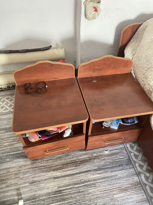 кровать и 2 тубочки