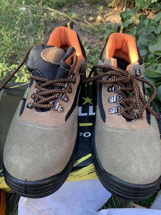 Работни обувки с метално бумбе 38 номер