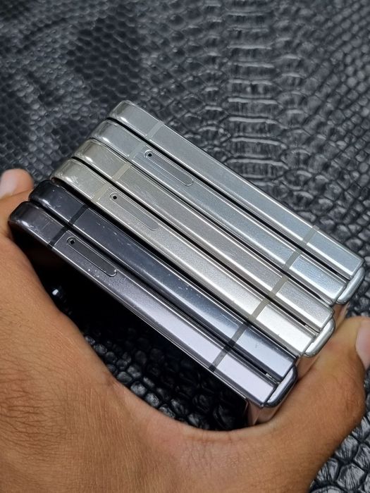 Samsung galaxy z flip 5 5G 8/256gb holati xarxil