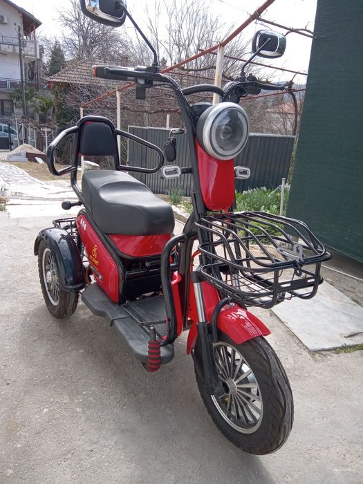 Продавам триколка VS 120 на 26 километра.
Батерия 48 v, 800 вата( реал