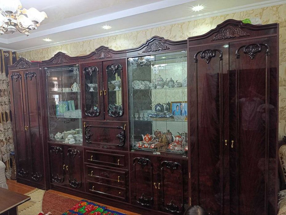 Срочно Стенка для гостинной в отличном состояние