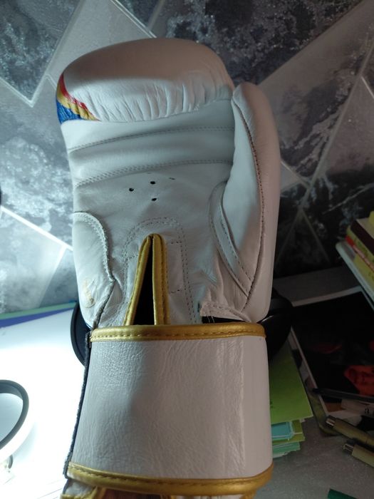 Боксерские перчатки IBA