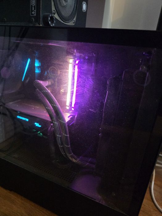 Sistem PC Gaming PC fast with 4K Display