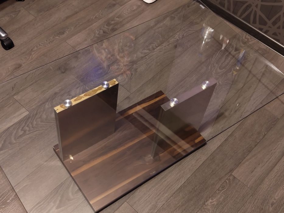 Холна маса със стъкло