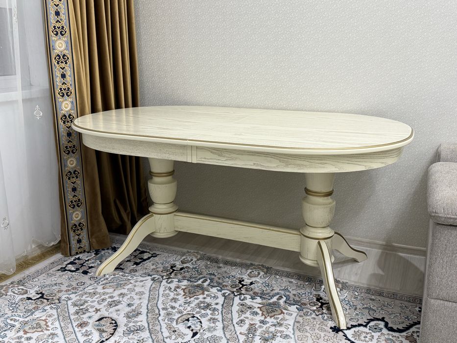 Продам обеденный стол