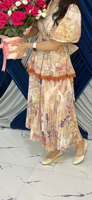 Платье продвается в отл состояние