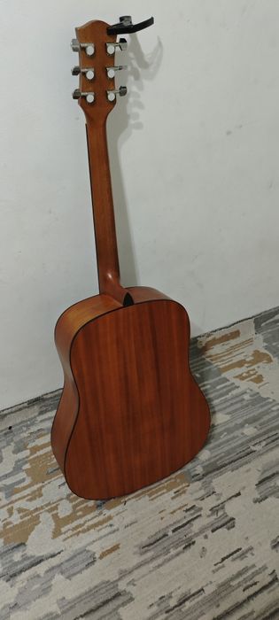 Акустическая гитара