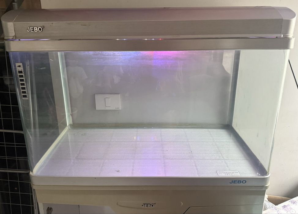 Acvariu pești Jebo  mare cu mobilier URGENT