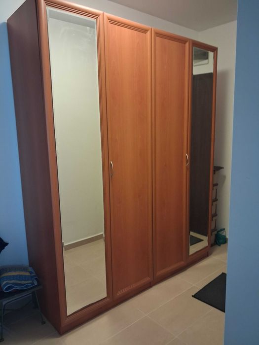 Гардероб, холна секция, маса