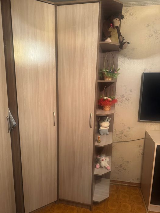 Продам угловой шкаф