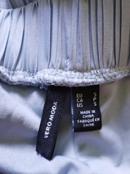 Pantaloni largi de la Vero Moda nou cu eticheta. Marimea M Talie 70 cm