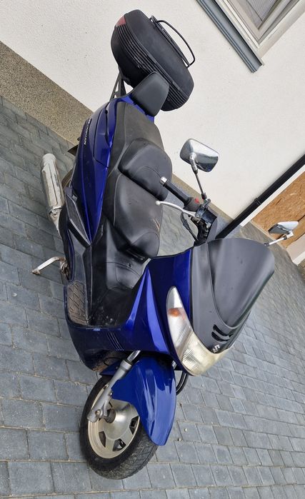 Vând scuter suzuki