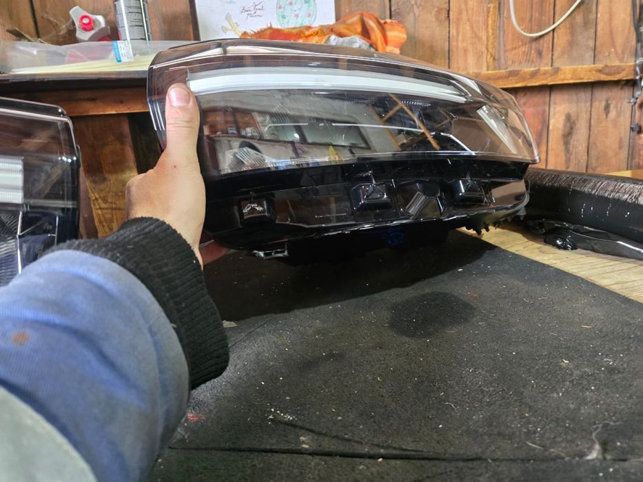 Faruri si grila Dacia Duster generatia 3