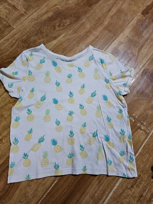 Продам на девочку маечки.