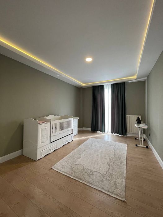 Срочна ПРОДАЕТСЯ 4-комнатная Квартира на ЖК Via Port