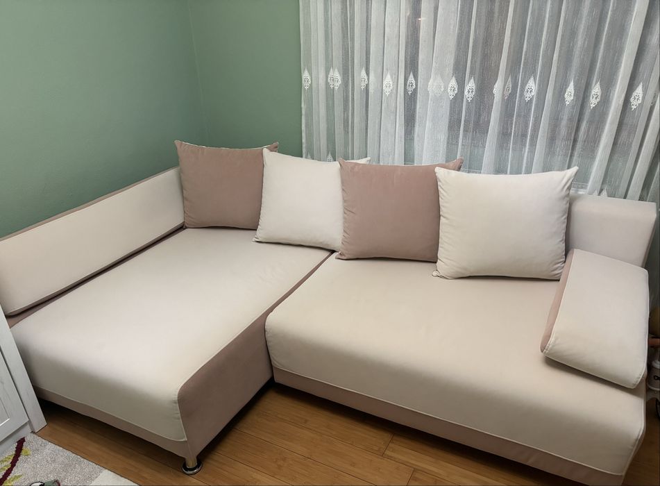 Colțar extensibil cu loc de depozitare, în stare foarte bună