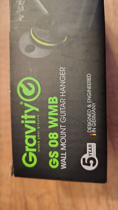 Нова стойка за китара - стенна