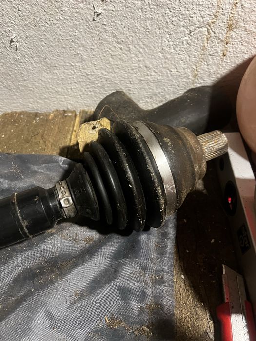 Полуоска предна дясна за WV  SEAT AUDİ