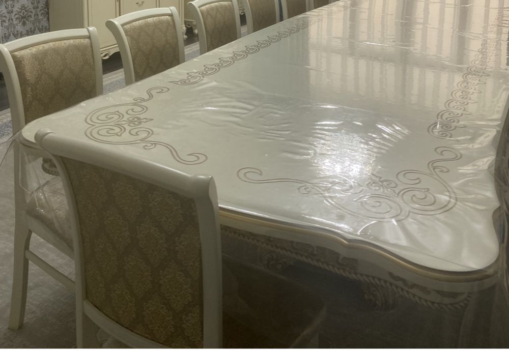 Стол со стульями