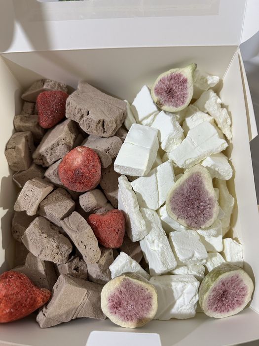 Сублимированное мороженое и фрукты