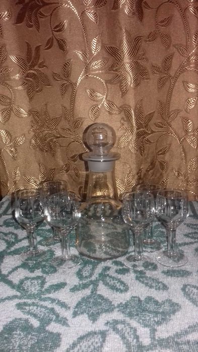 Графин с рюмками